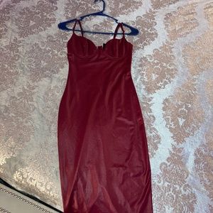 Windsor, dark red, dress.
